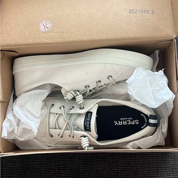 Sperry - Picture 1 of 5